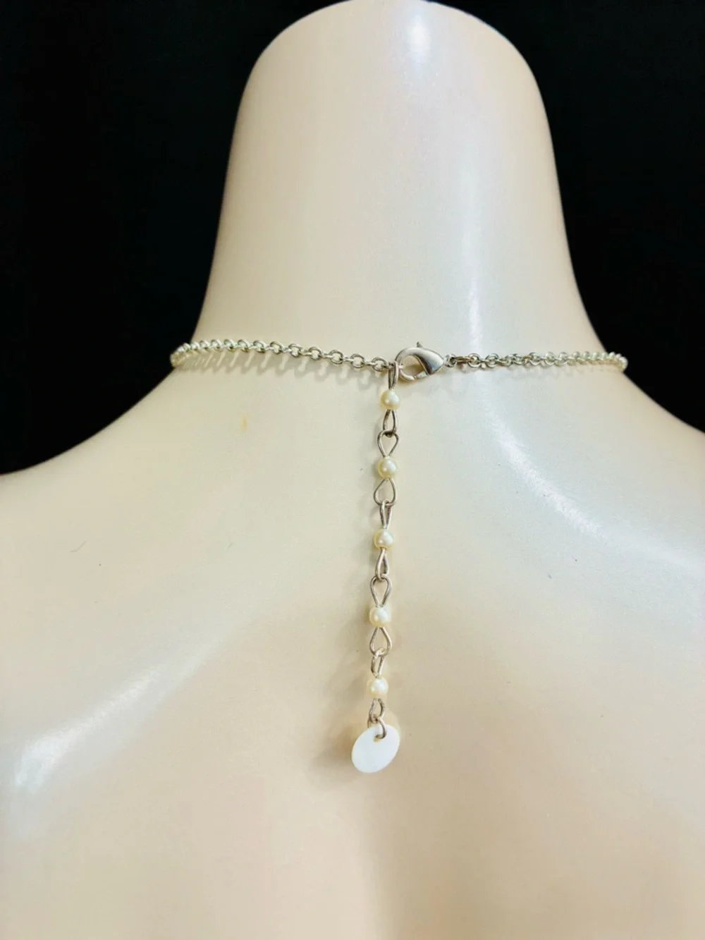 White Floral Hibiscus Carved Mother of Pearl Pendant Necklace with Pearl Tassel